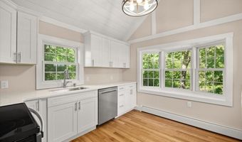 33 Brookline St, Abington, MA 02351