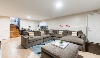 1527 W Holtz Ave, Addison, IL 60101