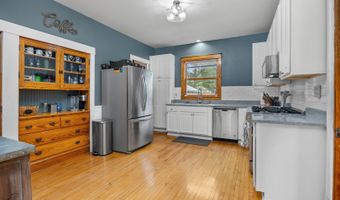 27 Center St, Algonquin, IL 60102