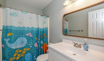 6201 Arrowhead Dr, Anderson, IN 46013