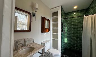 100 Maple Ave, Barrington, RI 02806