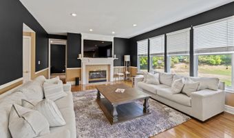 601 Woods Creek Ln, Algonquin, IL 60102