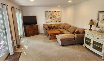 56 Wanda St, Narragansett, RI 02882
