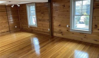 30 Bradford St, Bristol, RI 02809