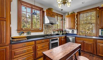 119 Washington St, Bay St. Louis, MS 39520