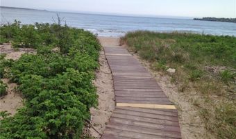 10 Cavalier Rd, Narragansett, RI 02882