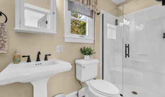 143 Maple St, Bangor, ME 04401