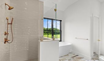2 Stone Bridge Dr, Middletown, RI 02842