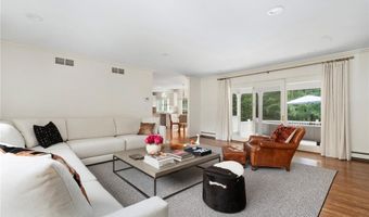 215 Watch Hill Dr, East Greenwich, RI 02818