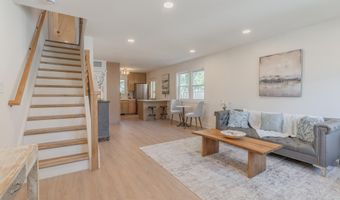57 GARDEN Dr, Alexandria, VA 22304