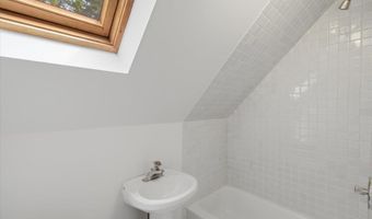15 Polygraphic Ln, Bennington, VT 05257