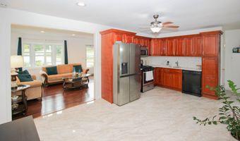 40 Grove Pl, Danbury, CT 06810