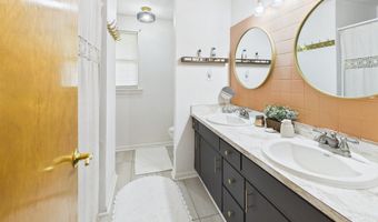 107 Tanglewood Dr, Anderson, IN 46012