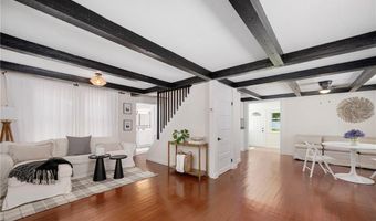 69 Overlook Dr, Warwick, RI 02818