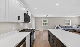 47 Chestnut Dr, Allenstown, NH 03275
