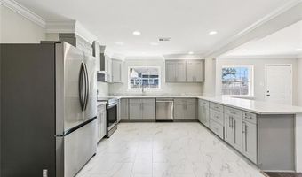 300 CHINCHILLA Dr, Arabi, LA 70032