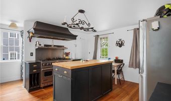 16 School St, North Smithfield, RI 02896