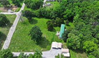 305 N Eighth St, Albion, IL 62806