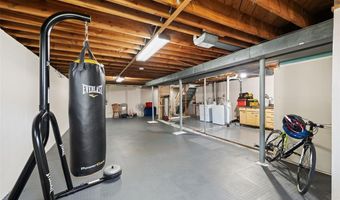 7932 Kingwood St, Affton, MO 63123