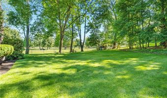 305 Hedgewood Dr, Akron, OH 44319