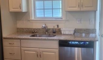 318 Corey Ln 318, Middletown, RI 02842