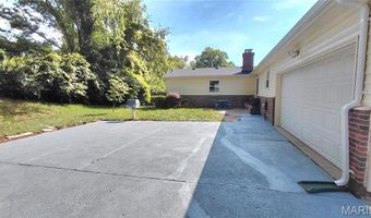 874 Hollyridge Dr, Ballwin, MO 63011