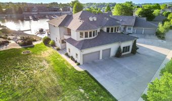1408 Riverwood Dr, Bismarck, ND 58504