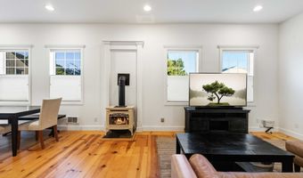 1240 NEWPORT Ave SW, Bandon, OR 97411