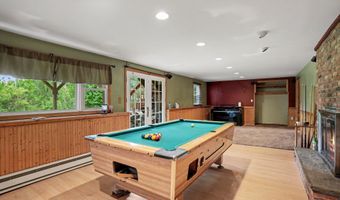 13 Governors Ln, Bethel, CT 06801