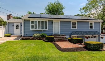 7 Oakcrest Dr, North Providence, RI 02904