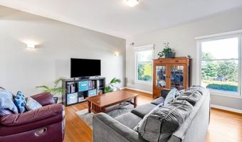 35 Rosenbrook Dr, Bayonne, NJ 07035