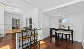 16 Courtway St, Narragansett, RI 02882