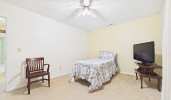 4317 Heathrow Dr, Anderson, IN 46013
