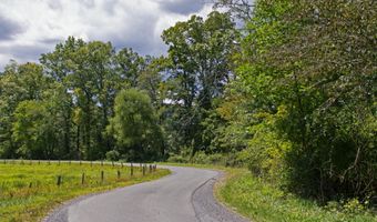 213 Patterson Creek Dr, Alderson, WV 24910