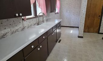 1021 N 3rd St, Arkansas City, KS 67005