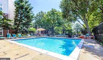 244 S REYNOLDS St 303, Alexandria, VA 22304