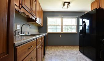 5800 Crossmont Dr, Affton, MO 63123