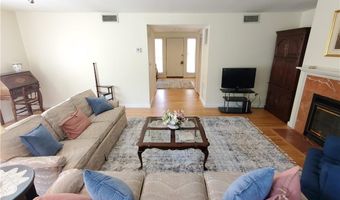 15 Hammersmith Rd 33, Newport, RI 02840