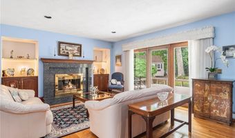 10 Oak Hill Dr, Lincoln, RI 02865