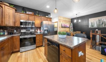 305 S Spring Pl, Brandon, SD 57005
