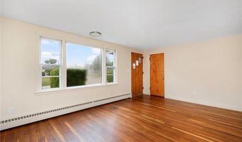 21 Parsonage Dr, Warwick, RI 02889