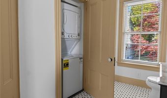18 Barney St 2, Newport, RI 02840