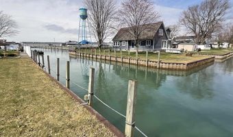 800 Ruskin Ave, Algonac, MI 48001