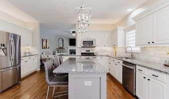 3 BLACKWOLF Ct, Algonquin, IL 60102