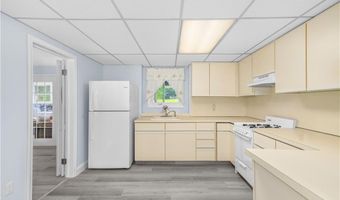 82 Hope Rd, Cranston, RI 02921