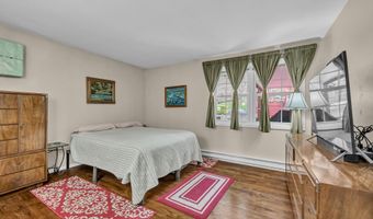 23 Fleetwood Dr, Danbury, CT 06810