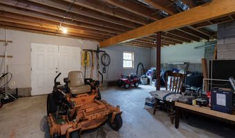 13 Woodridge Dr, Barkhamsted, CT 06063
