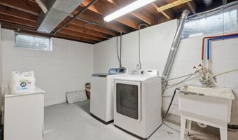 916 Whitney Dr, Apple Valley, MN 55124