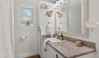 514 Sunset Dr, Bay St. Louis, MS 39520