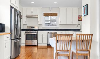 92 Franklin St, Bristol, RI 02809